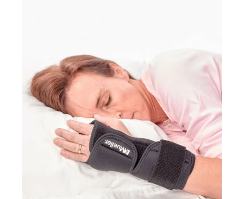 Mueller Night Support Wrist Brace w/Splints