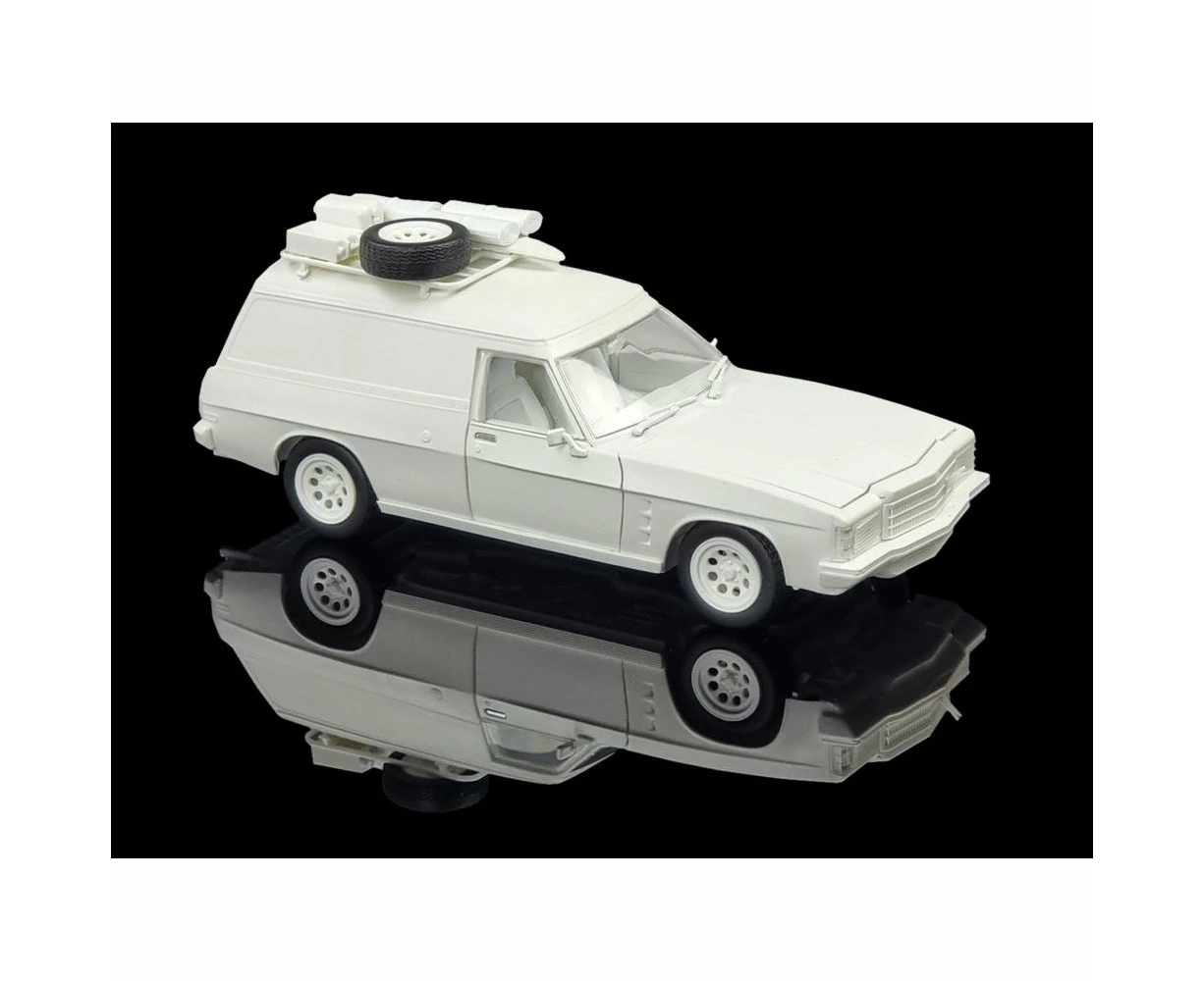 DDA Collectibles 1/24 Max's HJ Holden Sandman Panelvan