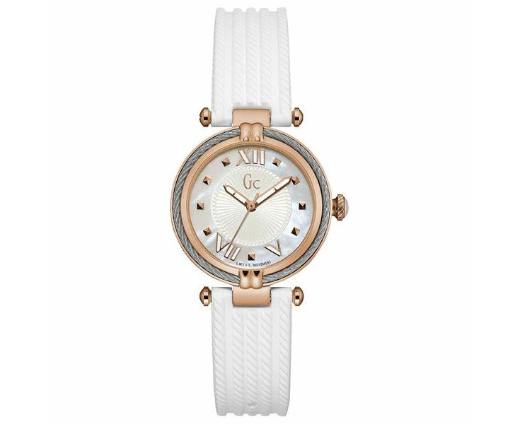 Guess Collection Y18004l1: Timeless Elegance In Every Tick