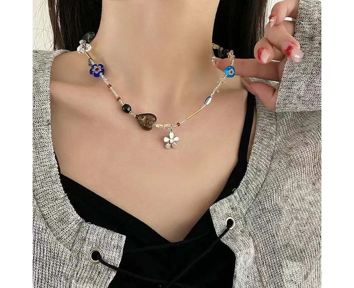 Exquisite Retro Flower Love Heart Beaded Necklace For Women Personality Simple Cool Clavicle Chain Fashion Jewelry