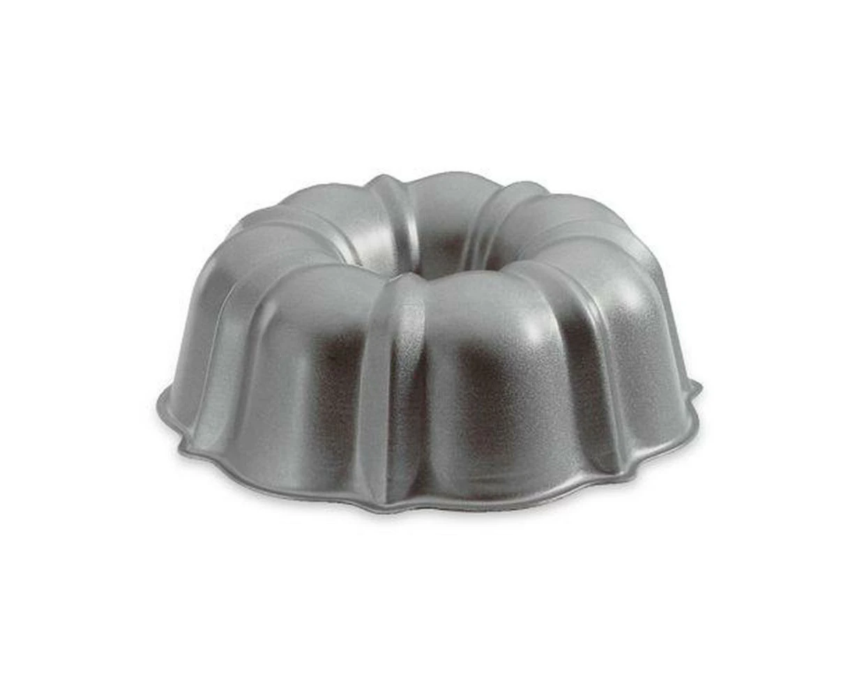 Nordic Ware 6-Cup Bundt Pan, Multicolor