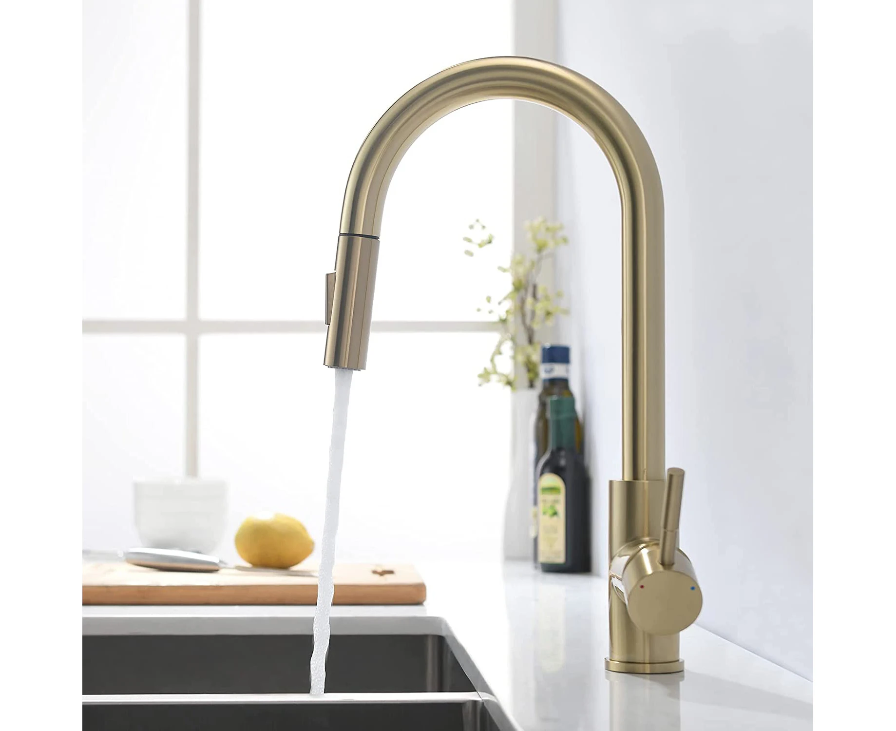 Kitchen faucet in brushed gold with pull-out shower 360° swivel kitchen faucet for kitchen sink mixer