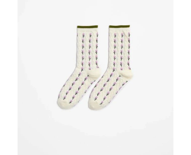 Embossed Flower Crew Length Socks - AC-Lab