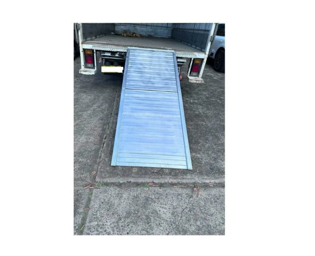 2.1M x 800mm 400kg Folding Walk Ramps