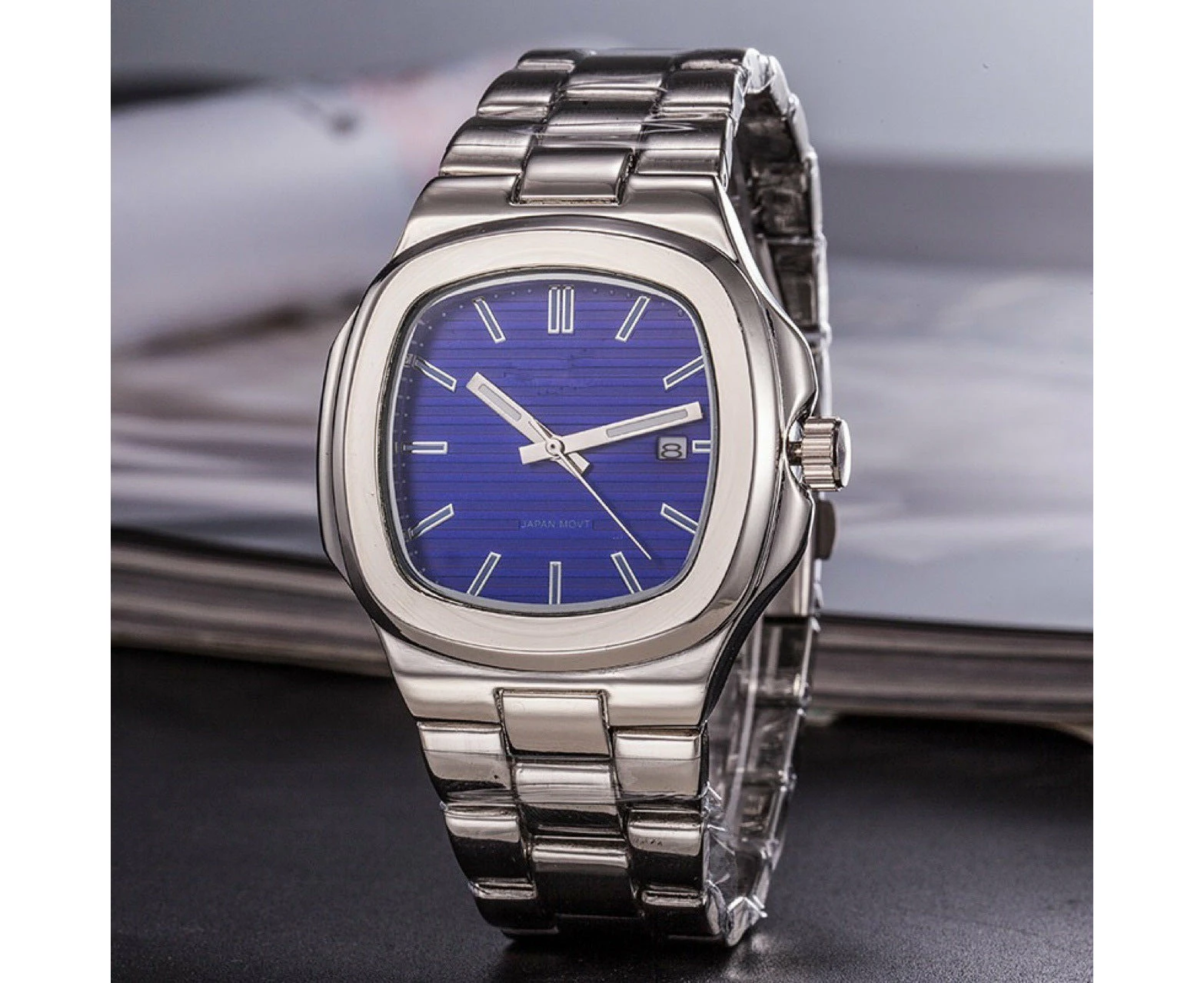 Elegant Custom Quartz Watch for Him and Her - Business Casual Style - 10 Style