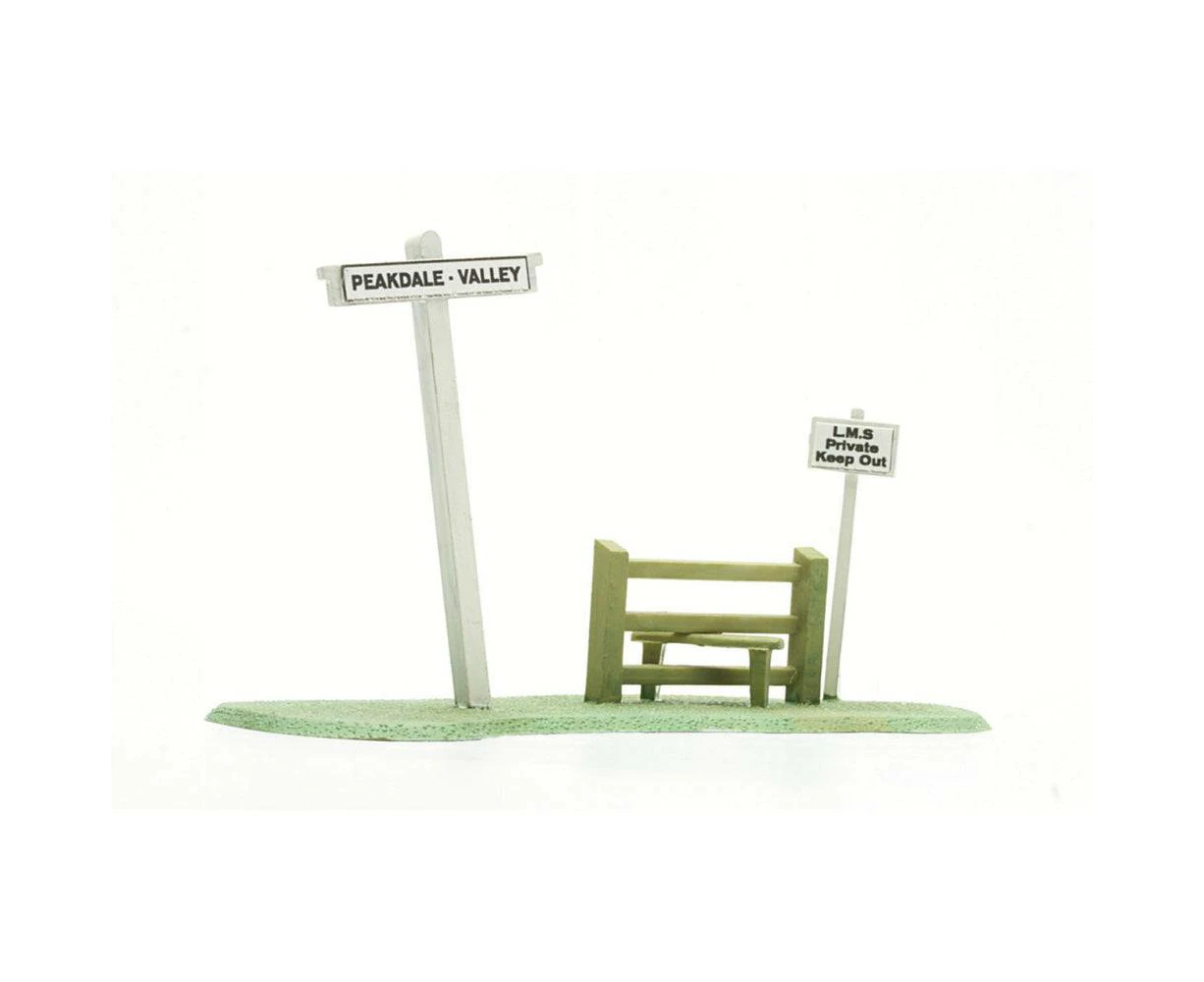 Dapol OO Signpost and Stile