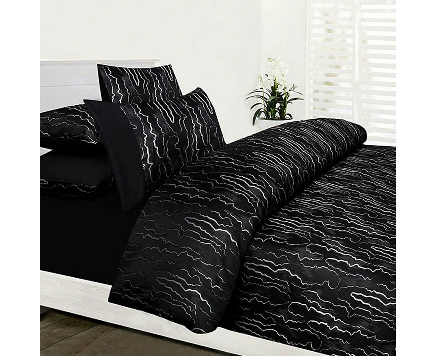 Accessorize Naples Black Jacquard Quilt Cover Set Double