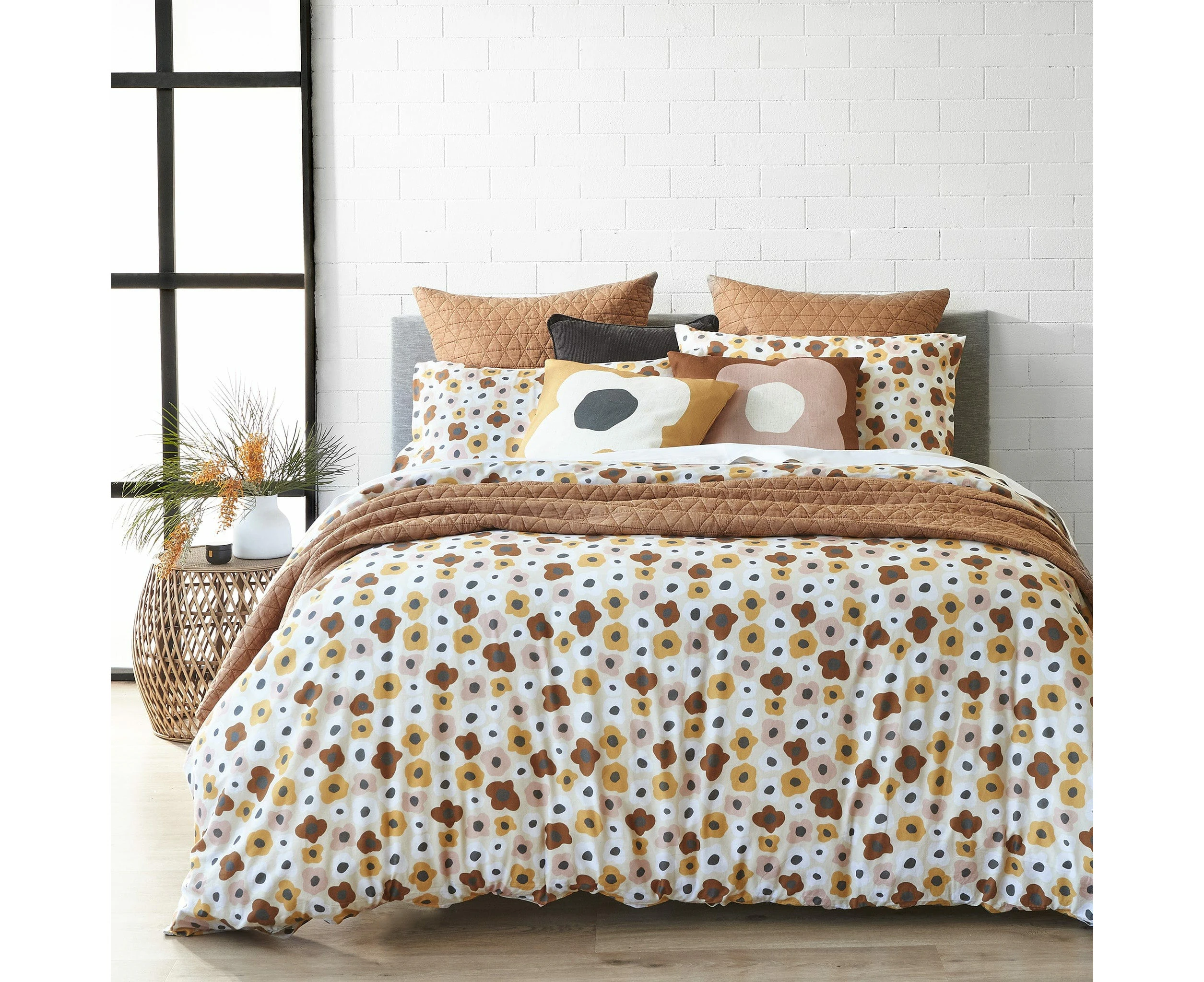 Alex Liddy Daisy Quilt Cover  210X210cm  - Queen